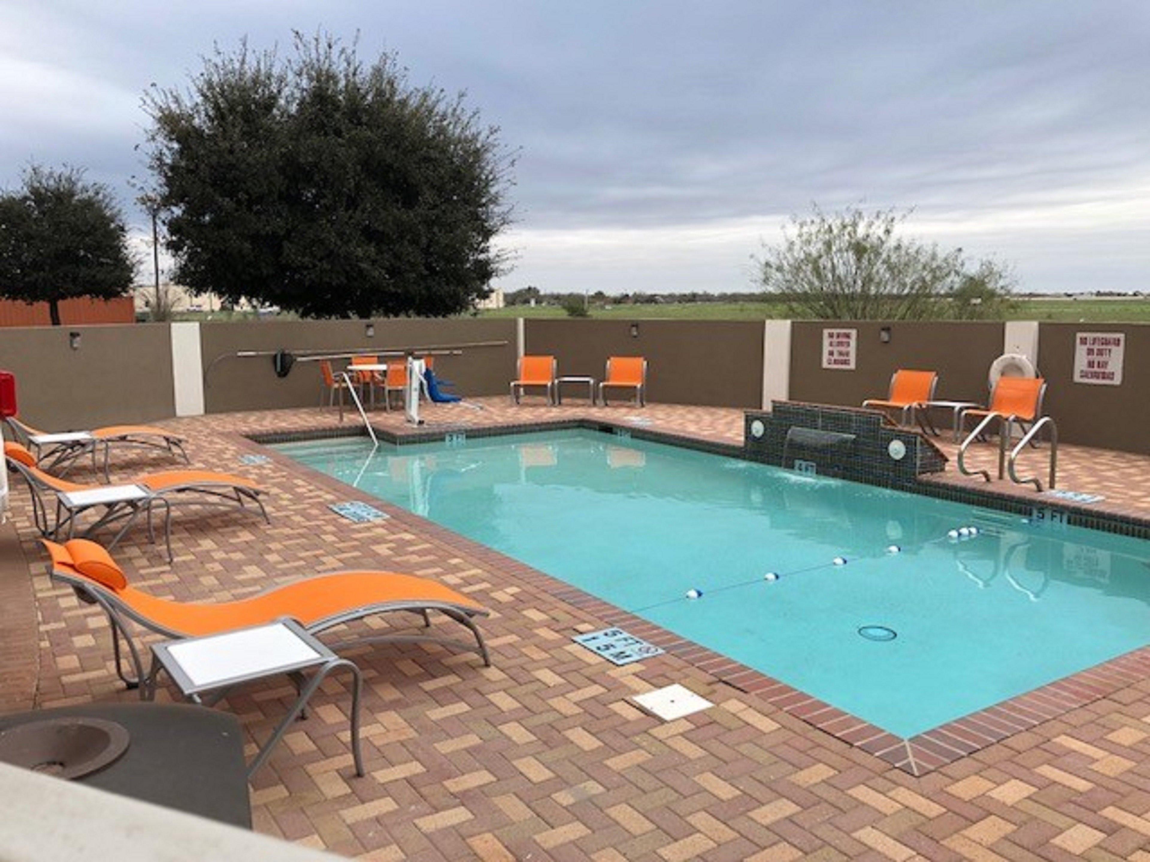 Holiday Inn Express Hotel & Suites Rio Grande City, An Ihg Hotel Exteriör bild